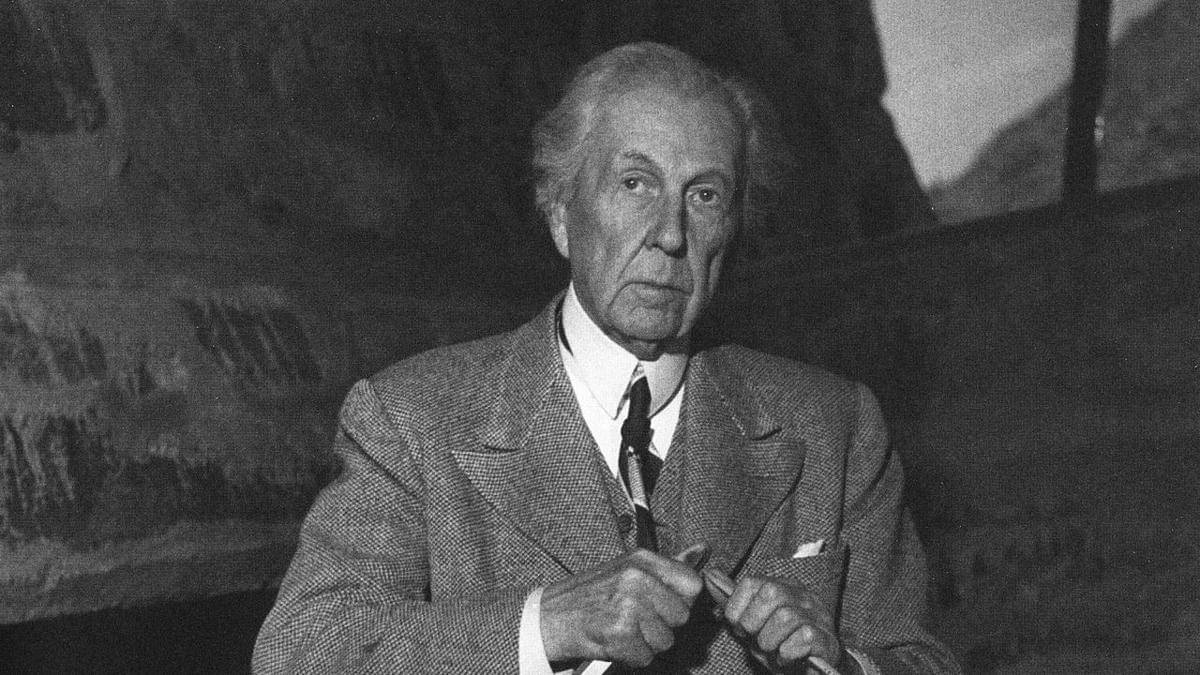 https://cdn.idntimes.com/content-images/post/20170221/3042671-poster-p-1-intimate-photos-of-frank-lloyd-wright-at-work-919602bfe77dbafb7d1bdbb7f969d6a9.jpg