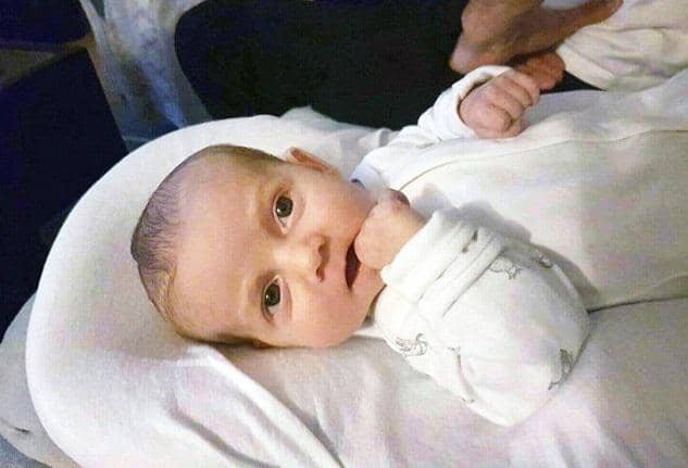 https://cdn.idntimes.com/content-images/post/20170403/3de00de400000578-4278184-unwell-six-month-old-charlie-gard-is-believed-to-be-only-the-16t-a-41-1488594497149-37a986e8e4545d6263c54b6872d12acc.jpg