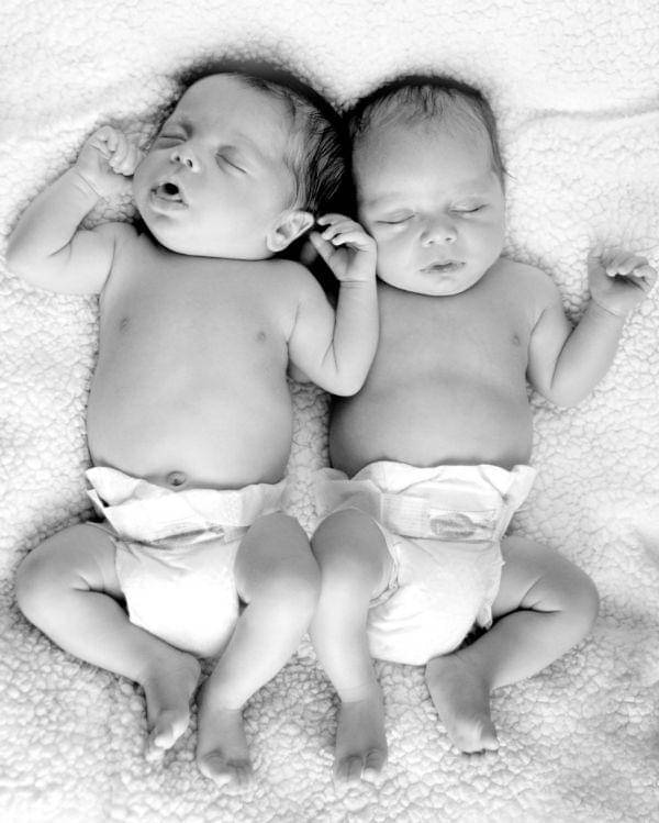 http://cdn.idntimes.com/content-images/post/old/48d49-twins24_beccabondphotography.jpg