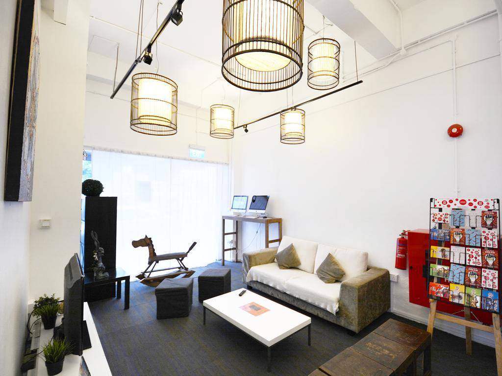 https://cdn.idntimes.com/content-images/post/20161219/5footway-inn-project-bugis-photos-exterior-hotel-information-a0c5f243af0977acf290b621248625a8.JPEG