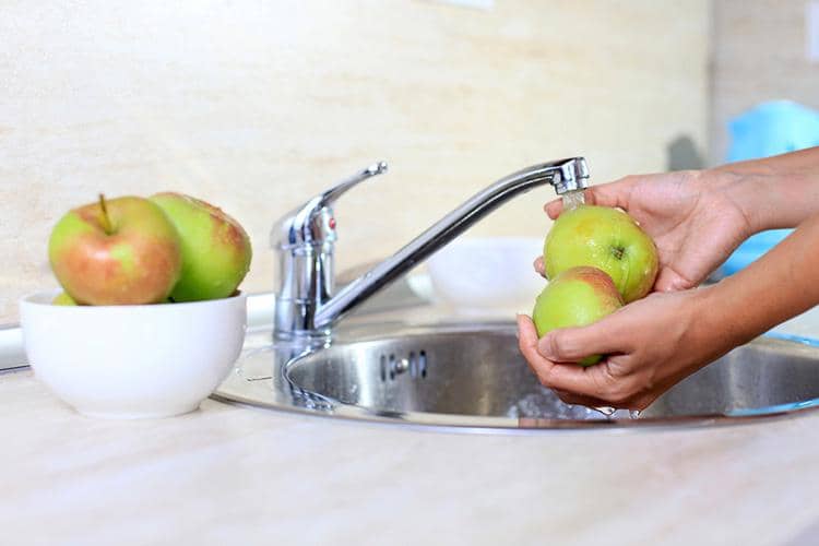 https://cdn.idntimes.com/content-images/post/20170503/6-fruits-and-vegetables-you-must-wash-before-eating-1-2161e3ff439cc4544540b4e5d9baec61.jpg