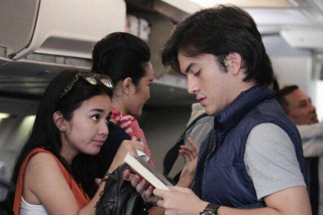 https://cdn.idntimes.com/content-images/post/20170403/645x430-cinta-dan-pemandangan-bali-di-teaser-trailer-ily-from-38000-ft-1605057-16e755c42d5c792765114ba188cbdd15.jpg