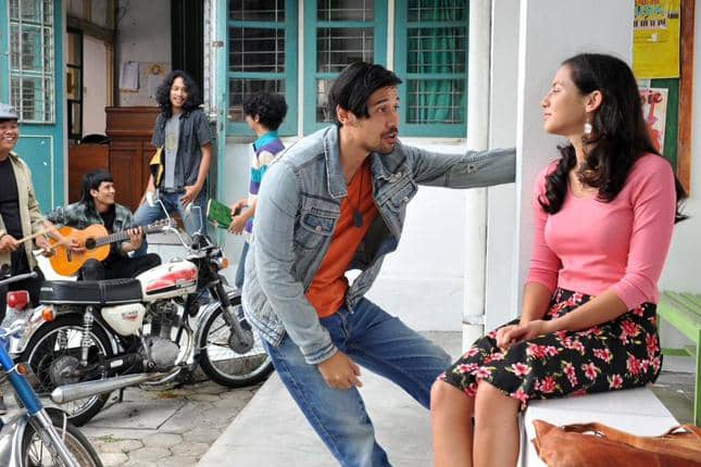 https://cdn.idntimes.com/content-images/post/20170509/645x430-movie-review-catatan-nostalgia-aachaku-jatuh-cinta-160215e-028e334a541365fa96a508b797ec03cb.jpg