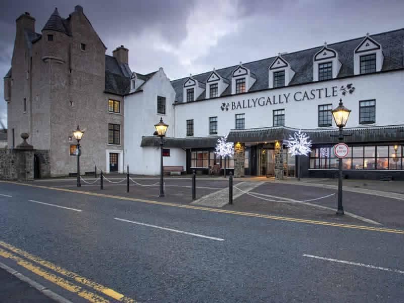 http://cdn.idntimes.com/content-images/post/old/657f4-ballygally_castle_cheaphotels_ie.jpg