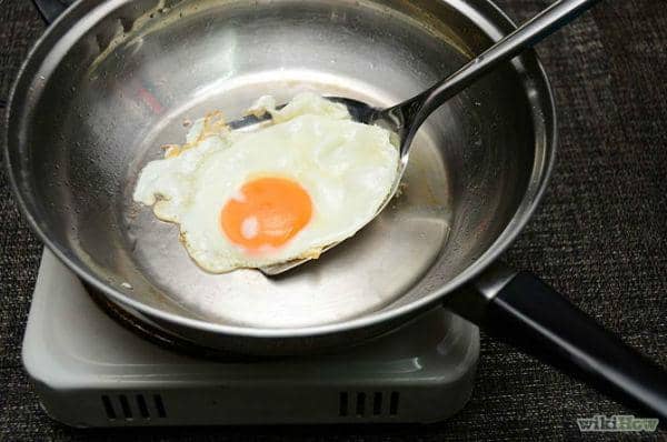 http://cdn.idntimes.com/content-images/post/20151216/670px-cook-over-easy-eggs-step-4-17428a19232e067c09fc6a9f38fa8285.jpg