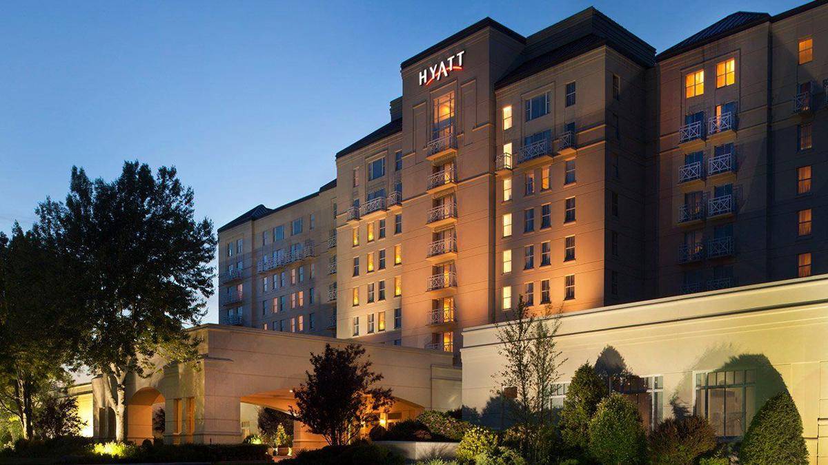 http://cdn.idntimes.com/content-images/post/20160516/7-hyatt-regency-long-island-p054-night-exterior-1280x720-8f225da4c6729025c7abe69cf6a68c30.jpg