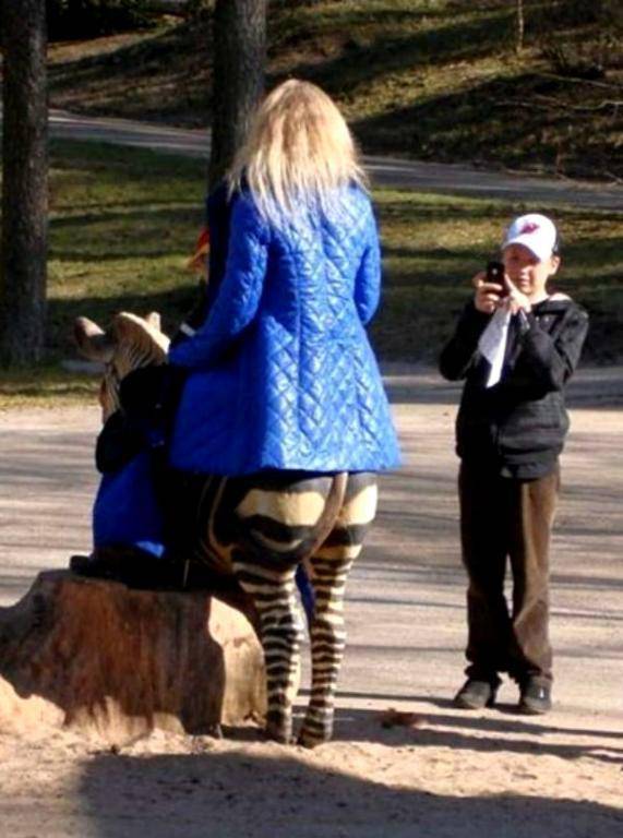 http://cdn.idntimes.com/content-images/post/old/710e7-double-take-photos8_clickypix.jpg
