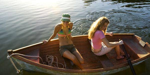http://cdn.idntimes.com/content-images/post/old/7116b-women-in-canoe.jpg