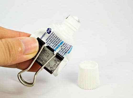 http://cdn.idntimes.com/content-images/post/old/72469-Toothpaste-Life-Hack-With-Binder-Clip.jpg