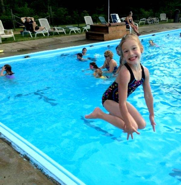 http://cdn.idntimes.com/content-images/post/old/75ac5-kidsfloatonwater_earthporm.jpg