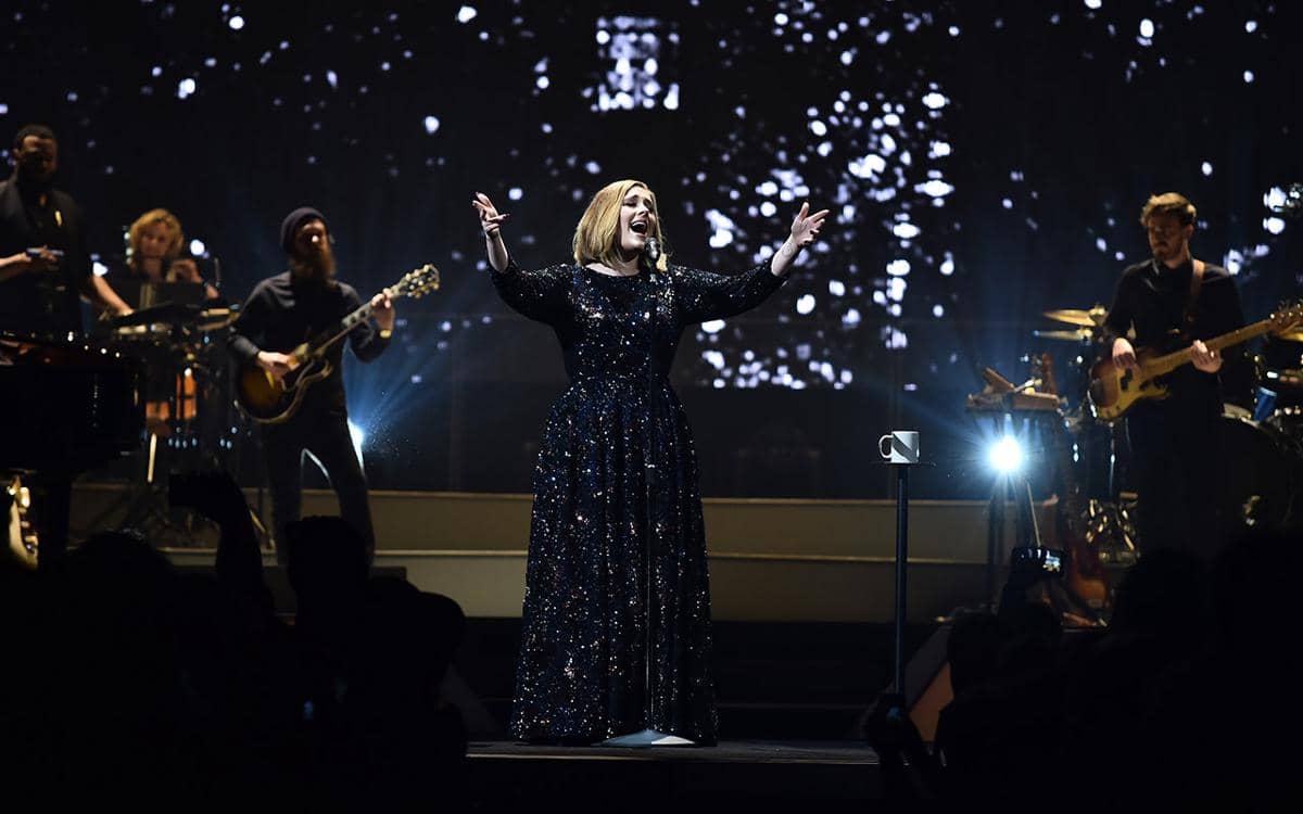 http://cdn.idntimes.com/content-images/post/20160817/800-2adele-burberry-1fcdbf0126854a7a3b78b2d847701527.jpg