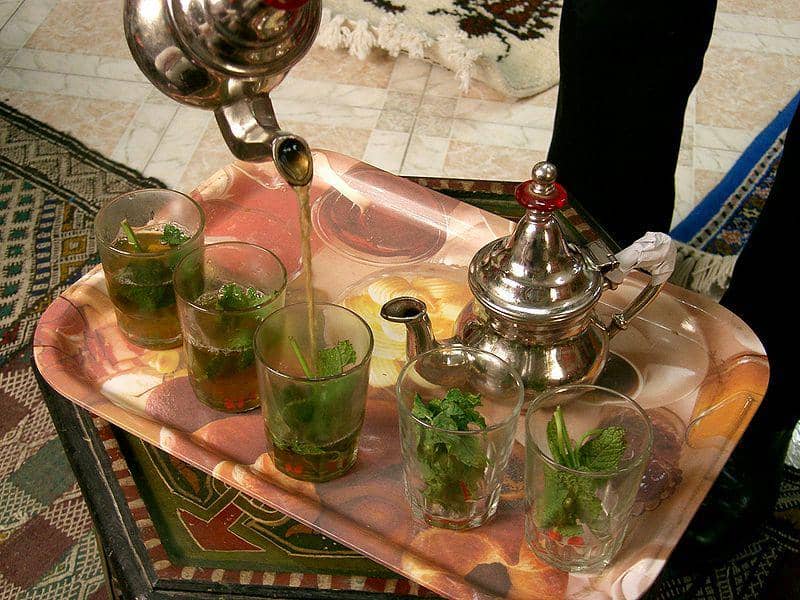 https://cdn.idntimes.com/content-images/post/20170310/800px-tangier-mint-tea-7785835fb20ece194c469a0c00a84cf9.jpg