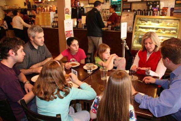 http://cdn.idntimes.com/content-images/post/old/80177-5_marascafe.jpg