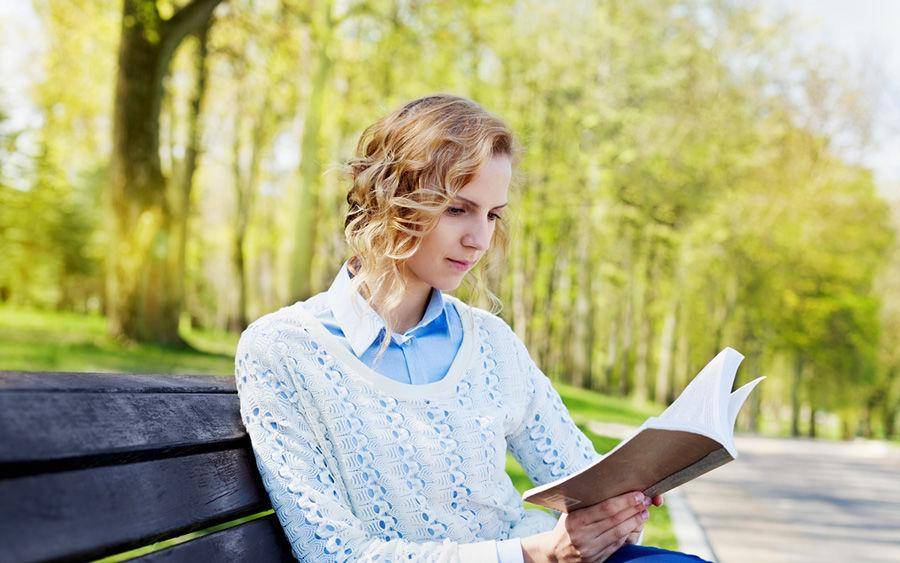 https://cdn.idntimes.com/content-images/post/20160521/900-481578048-girl-reading-book-62c60ef4f58943ccf7bb781dd5e05762.jpg