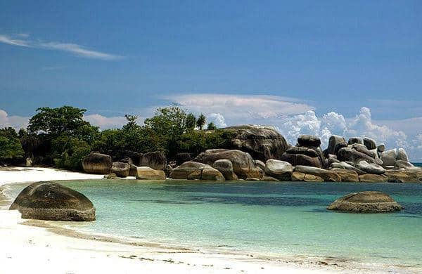 http://cdn.idntimes.com/content-images/post/old/92bd7-Pantai1_visitbelitungislandwordpresscom.jpg