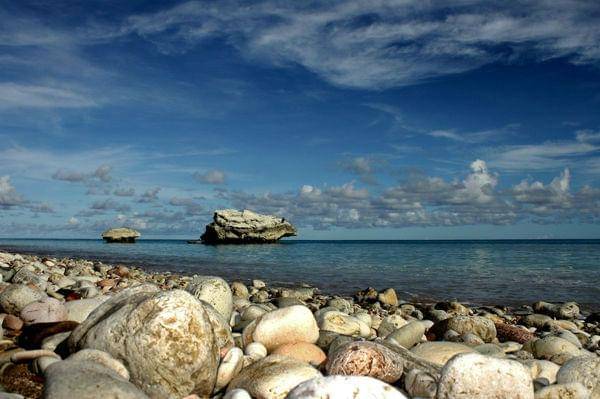 http://cdn.idntimes.com/content-images/post/old/96777-Pantai13_fotowisatacom.jpeg