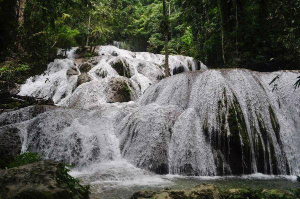 http://cdn.idntimes.com/content-images/post/20150811/Airterjun2_selasarcom.jpg