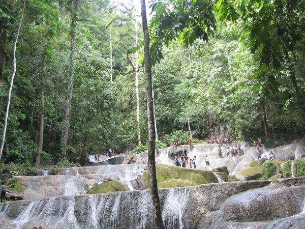 http://cdn.idntimes.com/content-images/post/20150811/Airterjun5_selasarcom.jpg