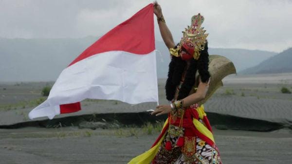 http://cdn.idntimes.com/content-images/post/20150920/Kibarkan-sang-saka-merah-putih.jpg