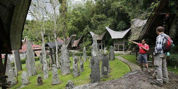 http://cdn.idntimes.com/content-images/post/old/a468b-Toraja7_kompascom.jpg