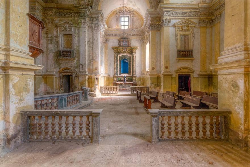 https://cdn.idntimes.com/content-images/post/20170410/abandoned-church-13-58e4da2dd687f-880-cb29c4243e60a541530e50c66b3f42ae.jpg