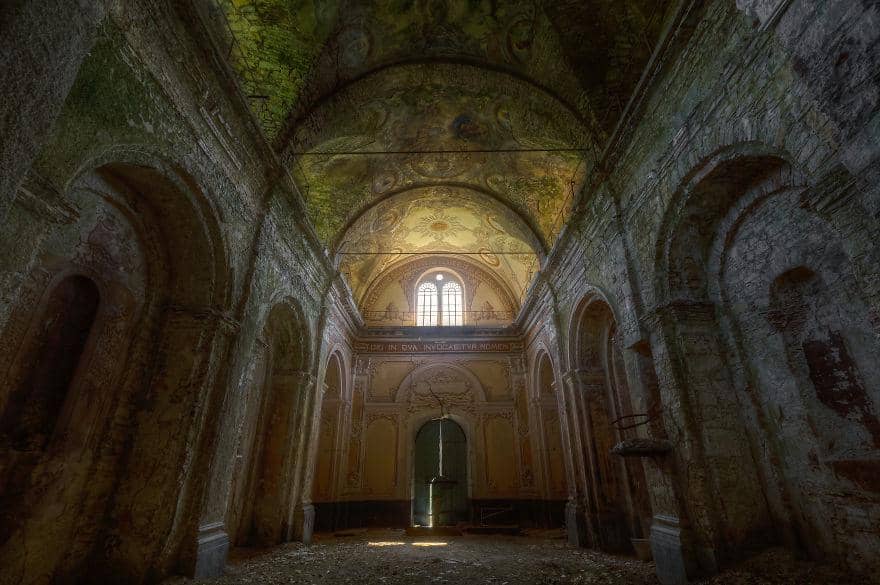 https://cdn.idntimes.com/content-images/post/20170410/abandoned-church-18-58e4da58edd12-880-9b4ecd4afbdc5fb8ebbf3b4f76131ee5.jpg