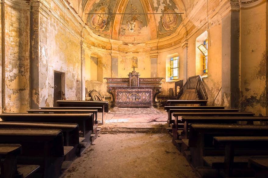 https://cdn.idntimes.com/content-images/post/20170410/abandoned-church-5-58e4d9c0448f0-880-2462e299d70d2d64376ab9a71f5d61ce.jpg
