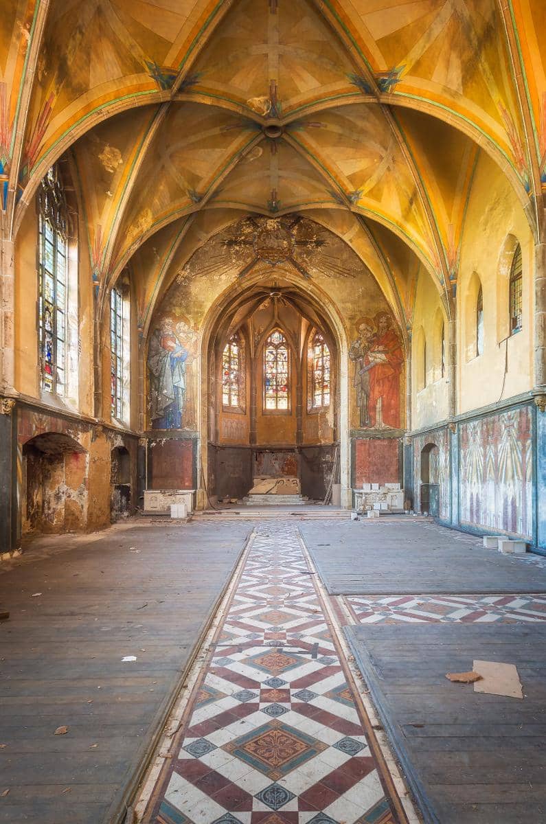 https://cdn.idntimes.com/content-images/post/20170410/abandoned-church-7-58e4d9ee91ae2-880-777e3177f15f75b82a6df26b36eff522.jpg