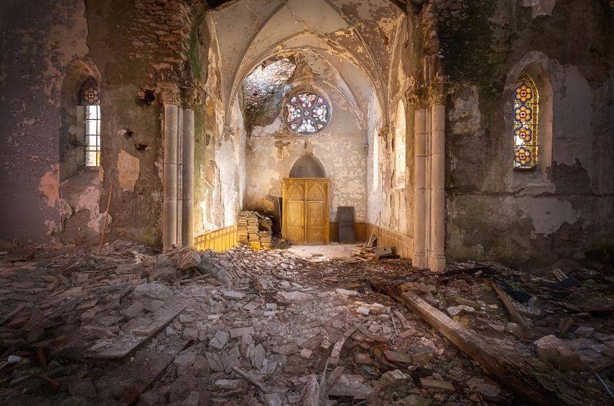 https://cdn.idntimes.com/content-images/post/20170410/abandoned-church-8-58e4d9f8c6e94-880-f6b4706720d0af450db978539e3e3ef8.jpg