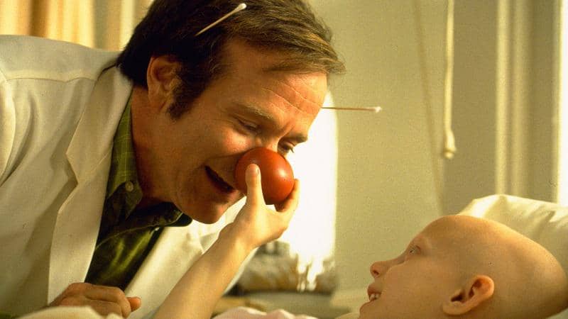 https://cdn.idntimes.com/content-images/post/20170214/adams-patch-robin-williams-7f052f7a34aef3a11de8cc121f249f94.jpg