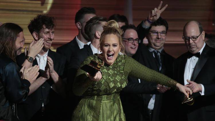 https://cdn.idntimes.com/content-images/post/20170213/adele-borong-grammy-awards-2017-1e0f163cd579e05527ebffb077230757.jpg