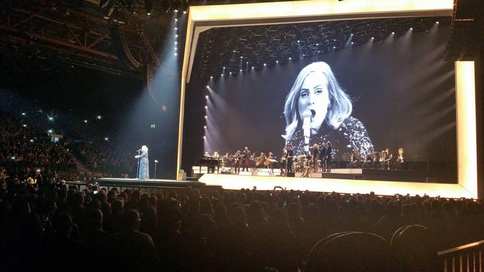 http://cdn.idntimes.com/content-images/post/20160817/adelestage-a33b76cc42b81843e4a1595c76fc0aff.jpg