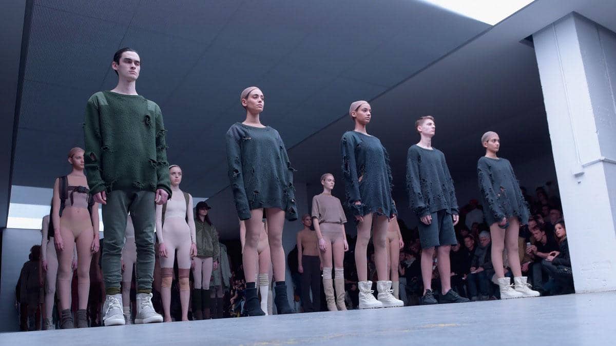https://cdn.idntimes.com/content-images/post/20170221/adidas-originals-x-kanye-west-yeezy-season-1-fashion-show-1-0ec4868480198800c31a11b29fe32caa.jpg