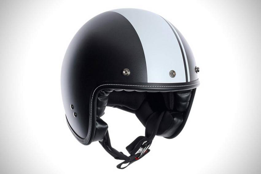 https://cdn.idntimes.com/content-images/post/20161007/agv-rp60-royal-helmet-a6fc0b67a3d6ab0976df2c61af8f9dd8.jpg