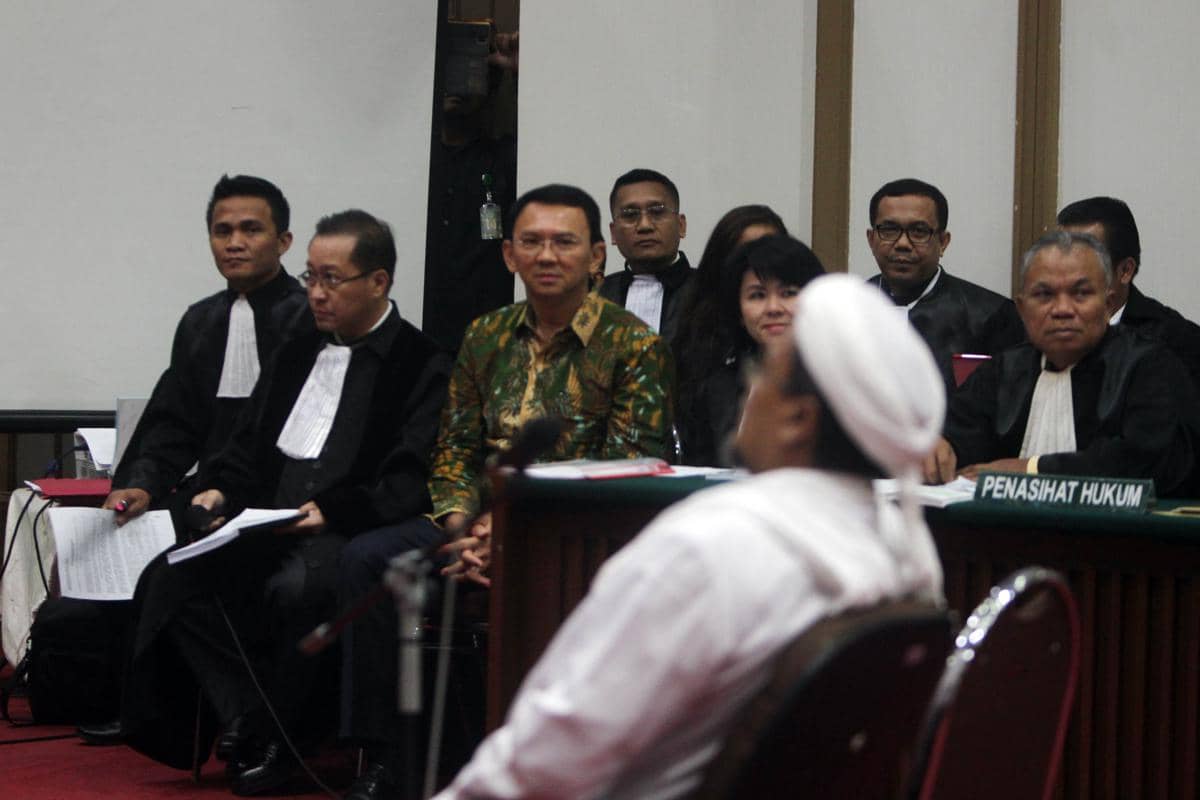 https://cdn.idntimes.com/content-images/post/20170228/ahok-jalani-sidang-ke-12-4-042cc6a951d961da1cb3ad4271ecff90.jpg