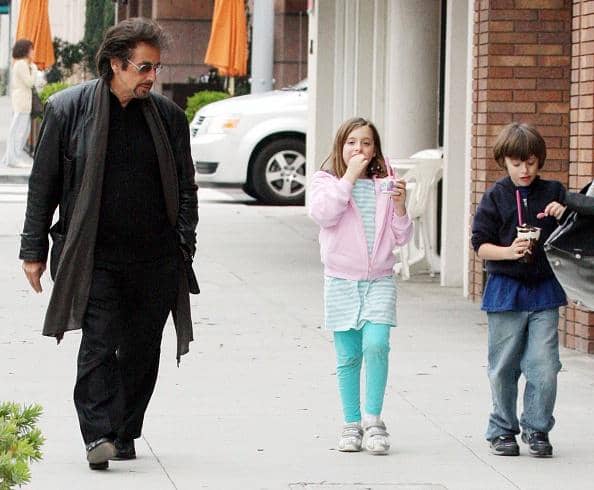 https://cdn.idntimes.com/content-images/post/20170428/al-pacino-family-children-twins-1-3a3489c3351cec44bfef8fe4bf10d067.jpg