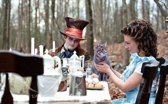 http://cdn.idntimes.com/content-images/post/20160105/alice-in-wonderland-engagement-shoot-5b3655f3efd37b66501742d08c75176f.jpg