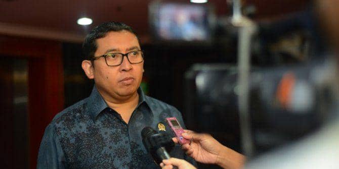 http://cdn.idntimes.com/content-images/post/20160415/anggota-dpr-dicokok-kpk-fadli-zon-anggap-bikin-malu-e128b9539d35095153484a067ee9254c.jpg