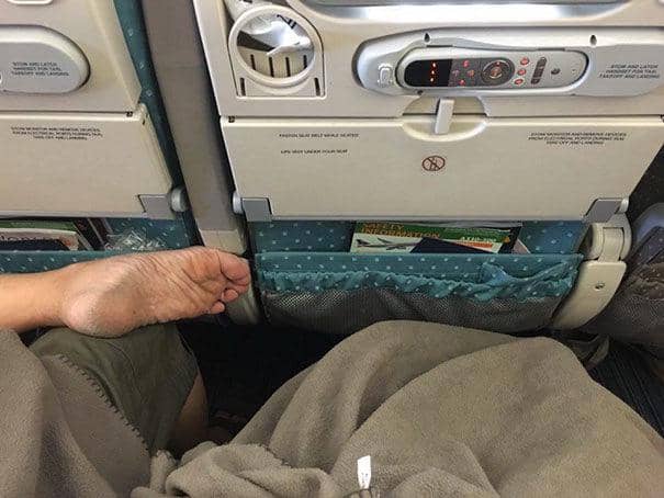 http://cdn.idntimes.com/content-images/post/20160411/annoying-passenger-shaming-flight-travel-airlines-43-605-7618a30c3ae10fc1e7506a8a645b6f43.jpg