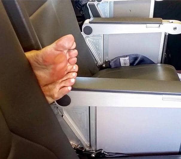 http://cdn.idntimes.com/content-images/post/20160411/annoying-passenger-shaming-flight-travel-airlines-46-605-ef3397f18d1c32afbe78fd624df7cb13.jpg