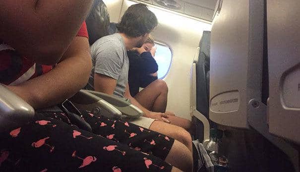 http://cdn.idntimes.com/content-images/post/20160411/annoying-passenger-shaming-flight-travel-airlines-63-605-c2be082541d003f03cefff83dc6d0a87.jpg
