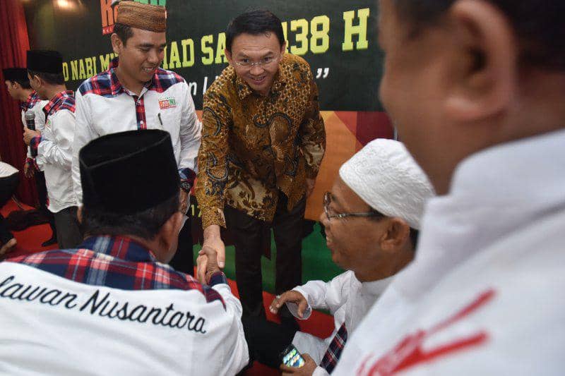 https://cdn.idntimes.com/content-images/post/20170120/antarafoto-ahok-dengan-relanu-150117-wpa-4-1484901483-10966-56af2a26754dc15b3eb974b3f99acf5d.jpg