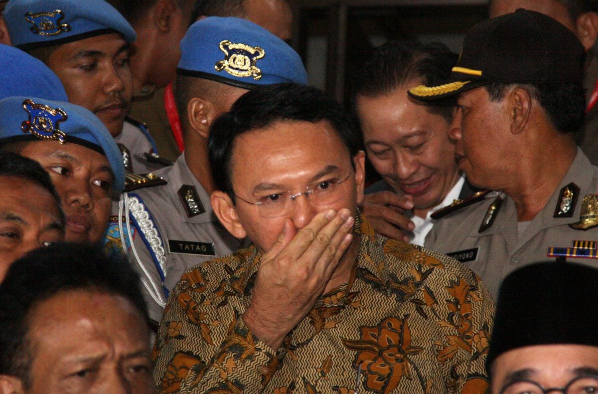 https://cdn.idntimes.com/content-images/post/20161130/antarafoto-ahok-diperiksa-bareskrim-221116-rn-2-1774fb90e9b01906cf4115af0479bc8b.jpg