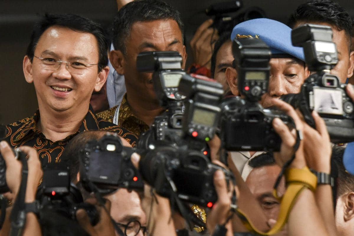 https://cdn.idntimes.com/content-images/post/20161110/antarafoto-ahok-diperiksa-bareskrim-polri-071116-hma-2-f04762311cebb32750582d33325989d7.jpg