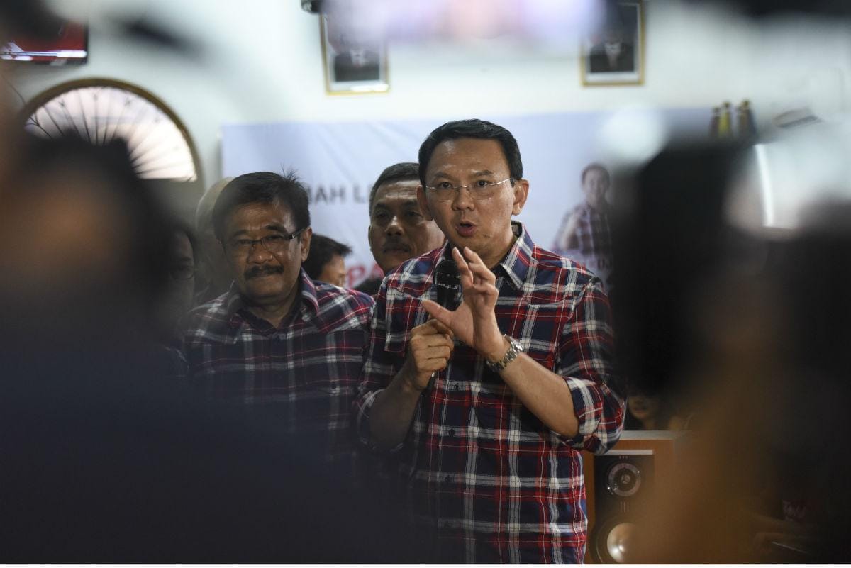 https://cdn.idntimes.com/content-images/post/20161118/antarafoto-ahok-ditetapkan-tersangka-161116-hma-1-d06a1363c48786b429fdaf681d03202e.jpg