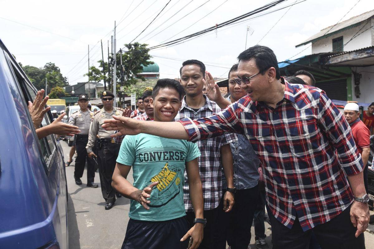 https://cdn.idntimes.com/content-images/post/20161104/antarafoto-ahok-kampanye-blusukan-311016-hma-4-57c2877896303a0a72d855d419677eb9.jpg