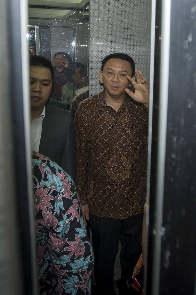 https://cdn.idntimes.com/content-images/post/20161024/antarafoto-ahok-ke-bareskrim-241016-wsj-5-b9cd67472f307aa229efa50d4716f5df.jpg