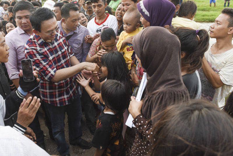 https://cdn.idntimes.com/content-images/post/20170117/antarafoto-ahok-kunjungi-semper-barat-020116-hma-2-1484650083-64623-5422a3338db1fa212cd644e9c6b2b1cd.jpg