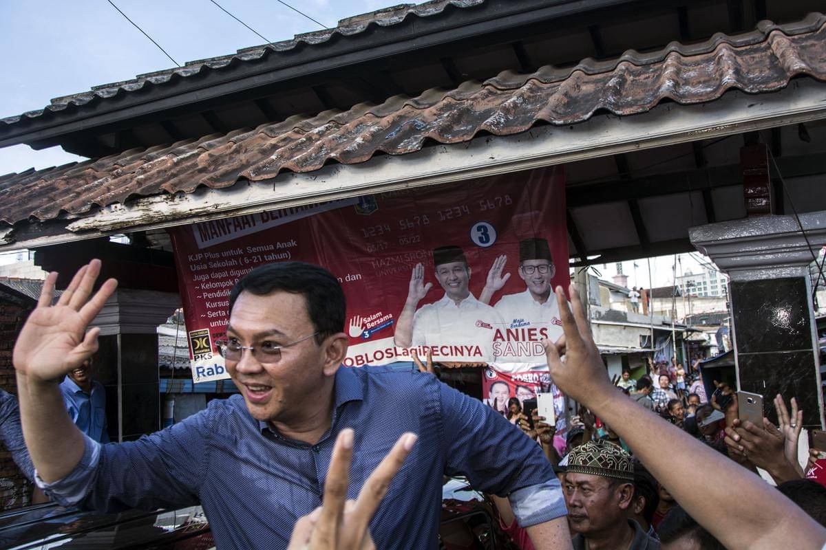 https://cdn.idntimes.com/content-images/post/20170329/antarafoto-ahok-kunjungi-wilayah-koja-240317-aaa-1-bd643d5e1476999fdfa42e54a293dbc0.jpg