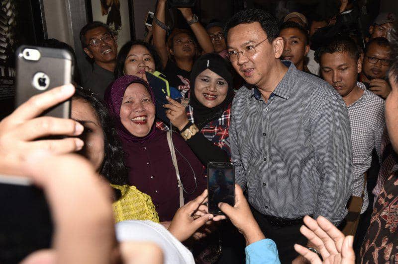 https://cdn.idntimes.com/content-images/post/20170405/antarafoto-ahok-nobar-film-010417-pus-2-1491375371-20080-5a4d9b7726568bdbaf32f7546bd8e7ab.jpg